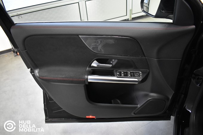 MERCEDES-BENZ GLA 200 d Automatic Premium